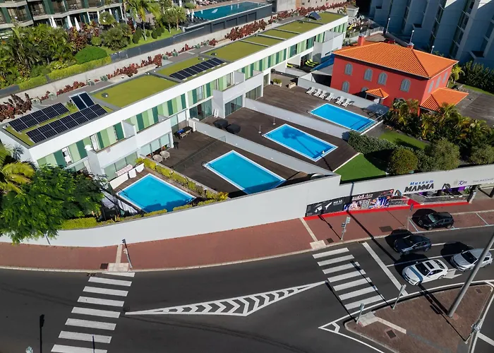 Nogueira V With Private Pool By Madeira Apartment *